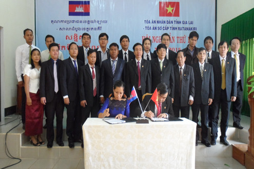 TAND tỉnh Gia Lai và Tòa án sơ cấp tỉnh Ratanakiri (Campuchia) tổ chức Hội nghị lần thứ 2 năm 2015