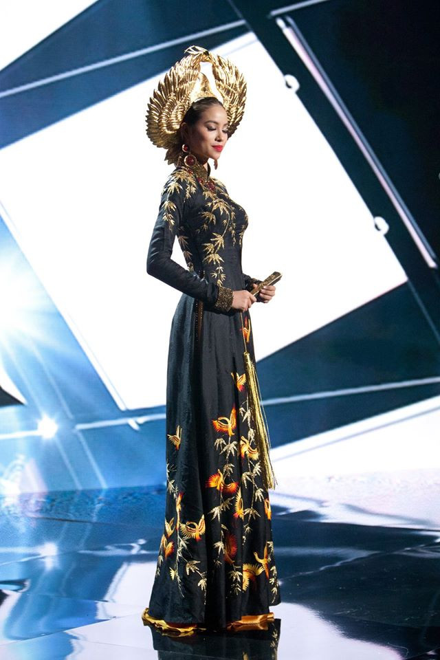 Phạm Hương mặc quốc phục tại Bán kết Miss Universe 2015