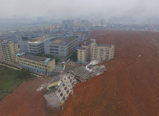 Trung Quốc: 22 tòa nhà đổ sập, 41 người bị chôn vùi sau vụ lở núi