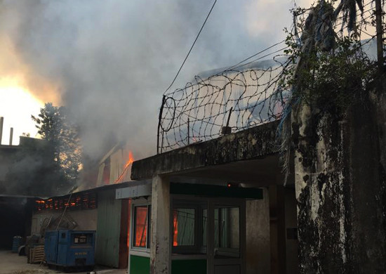 Hà Nội: Cháy lớn thiêu rụi toàn bộ xưởng mây tre đan
