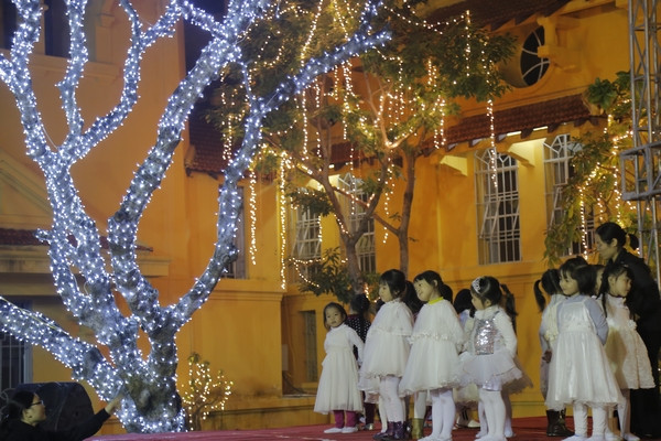 Những nhà thờ đẹp nhất Hà Nội lung linh trước đêm Giáng sinh
