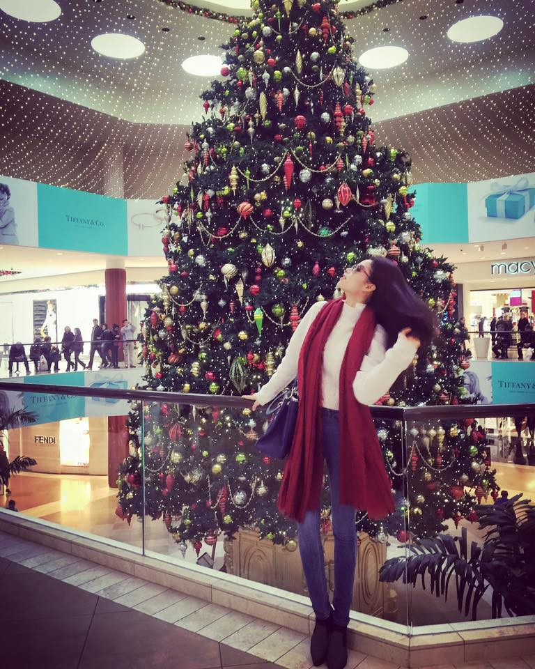 Phạm Hương rạng rỡ đón Noel tại Mỹ sau Miss Universe 2015