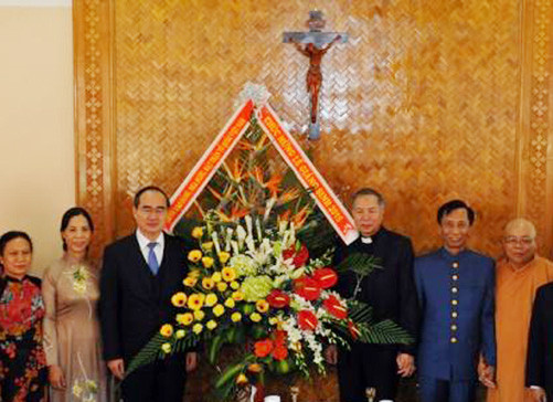 Chủ tịch Ủy ban Trung ương Mặt trận Tổ quốc Việt Nam thăm, chúc mừng Giáng sinh tại Kon Tum