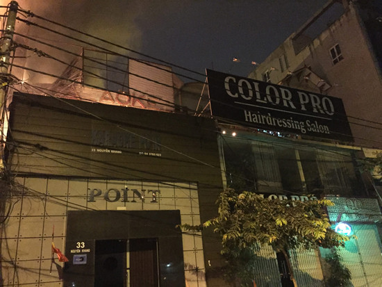 Hà Nội: Cháy lớn thiêu rụi nhiều ngôi nhà trên đường Nguyễn Khang