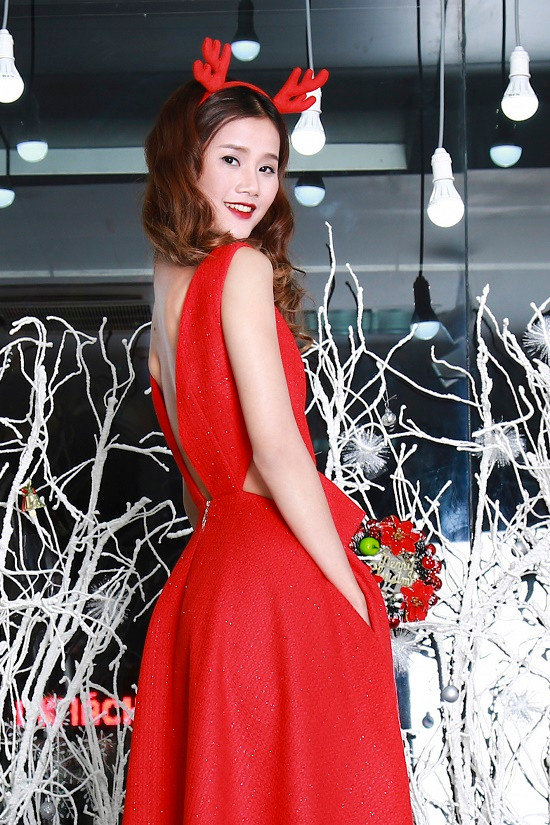 Quán quân Vietnam’s Next Top Model 2015 rạng rỡ chào đón Giáng sinh