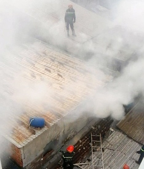Tin tức xã hội ngày 26/12: Cháy nhà xưởng, công nhân hốt hoảng tháo chạy