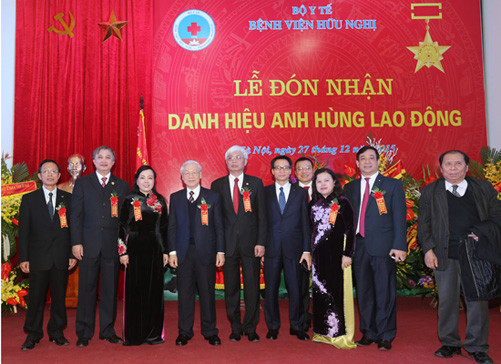 Nhà hát Nghệ thuật Đương đại Việt Nam và Bệnh viện Hữu nghị đón nhận danh hiệu AHLĐ