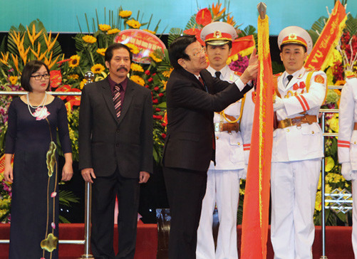 Nhà hát Nghệ thuật Đương đại Việt Nam và Bệnh viện Hữu nghị đón nhận danh hiệu AHLĐ