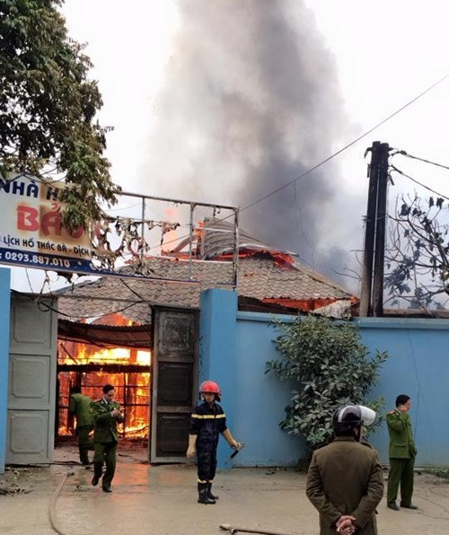 Yên Bái: Cháy dữ dội thiêu rụi một nhà hàng