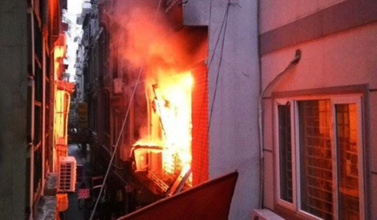 Hà Nội: Nhà 5 tầng phát nổ, bốc cháy dữ dội