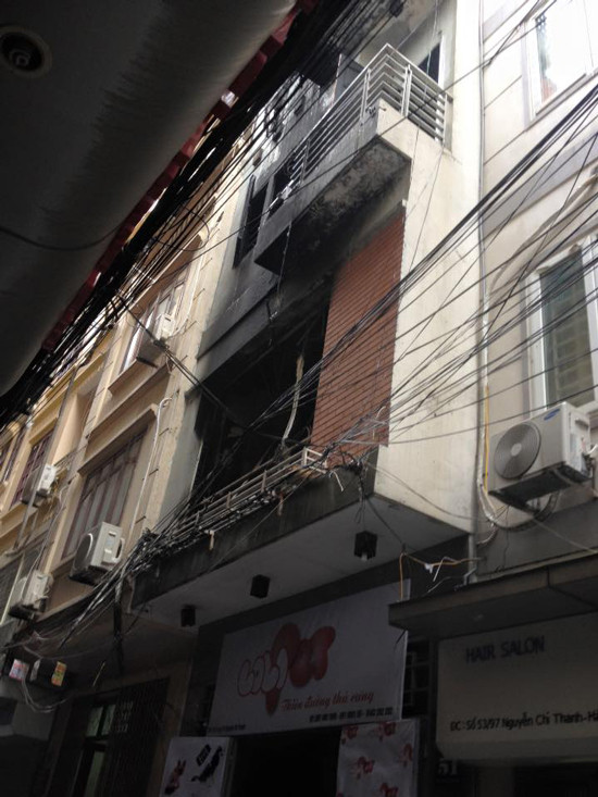 Hà Nội: Nhà 5 tầng phát nổ, bốc cháy dữ dội