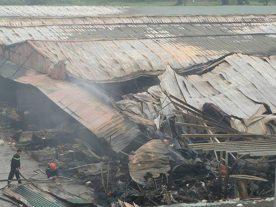 Hà Nam: Cháy lớn ở chợ Phủ Lý, gần 300 ki ốt bị thiêu rụi