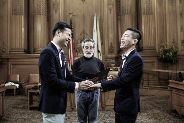 Tin tức giải trí ngày 1/1: Hôn nhân của NTK Adrian Anh Tuấn được công nhận tại Mỹ