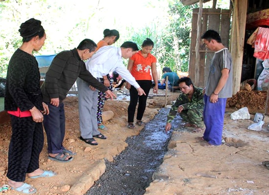 Đào móng nhà bất ngờ phát hiện hũ sành chứa nhiều vàng, bạc