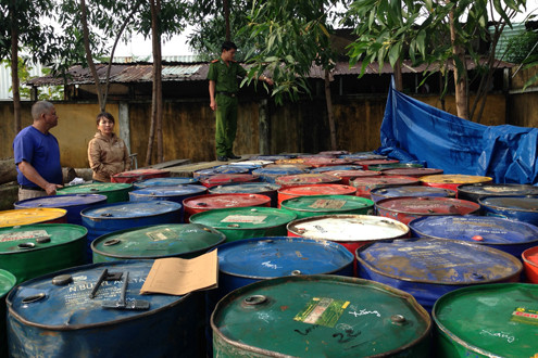 Quảng Nam: Bắt quả tang tài xế “rút ruột” hàng nghìn lít xăng dầu