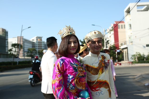 Vân Trang mặc Hoàng bào trong ngày cưới