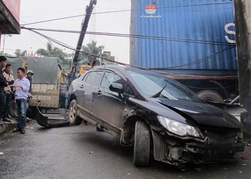 Ninh Bình: Xe container lao vào nhà dân khiến một người thiệt mạng 