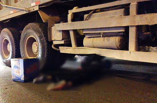 Hà Nội: Nam thanh niên chết thảm dưới gầm xe tải