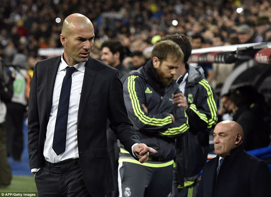 Zidane thắng 5 sao trận ra mắt Real Madrid