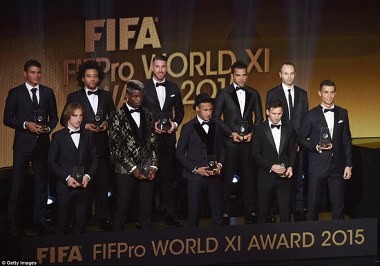 Messi giành Quả bóng Vàng FIFA, trượt giải Puskas