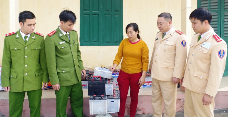 Hà Nam: Thu giữ 186 bình ắc quy chì độc hại 