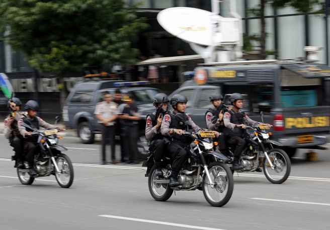 Chùm ảnh: Indonesia - Đổ vỡ và hoảng loạn