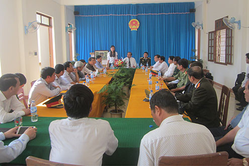 Chánh án TANDTC Trương Hòa Bình thăm và làm việc tại TAND huyện Lý Sơn, Quảng Ngãi