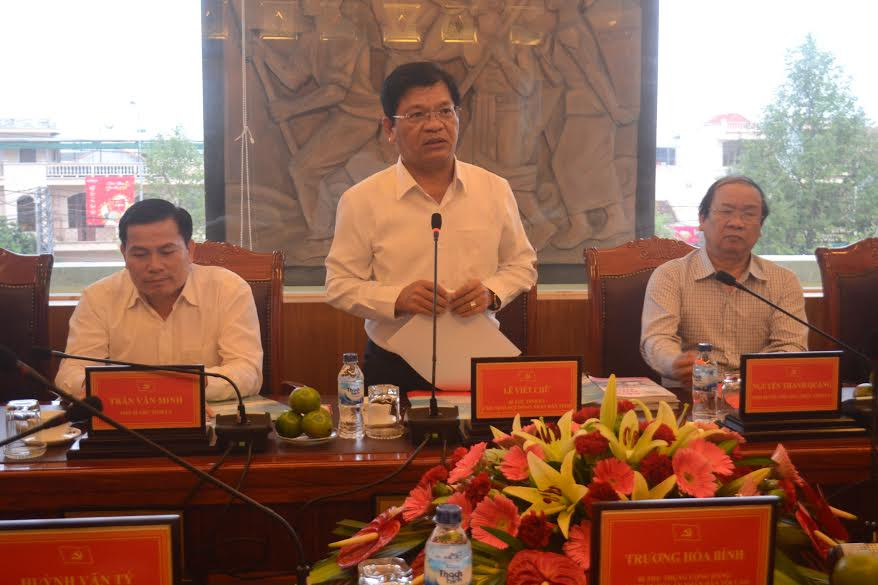 Chánh án TANDTC Trương Hòa Bình thăm và làm việc tại TAND huyện Lý Sơn, Quảng Ngãi