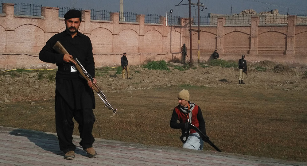 Pakistan: Đấu súng dữ dội tại trường học, hàng chục người thương vong