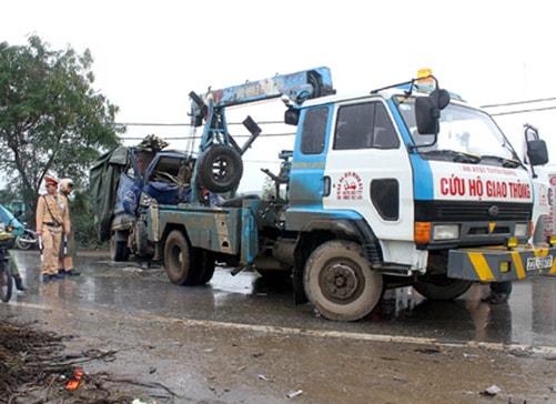 Tai nạn liên hoàn, Quốc lộ 2 ách tắc nhiều giờ 