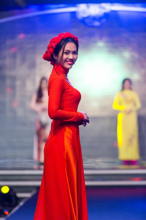 Trần Thị Kim Hằng - CN Long An đăng quang Miss Viet Capital Bank