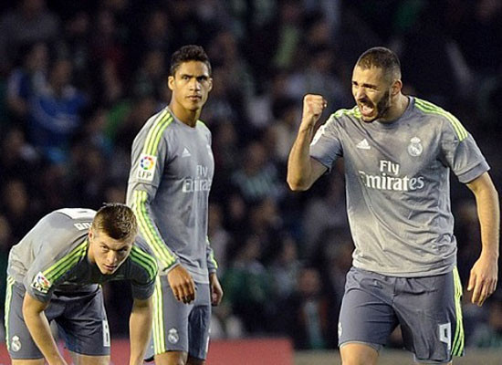 Real Madrid bị Real Betis cầm chân: Zindane hết mạch thắng