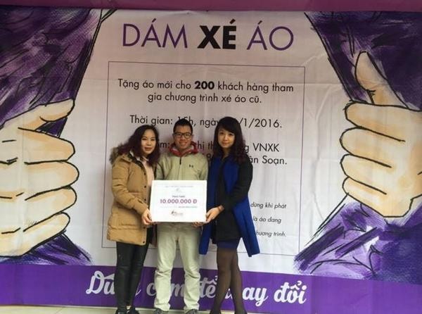 Chương trình “Dám xé áo” giữa trời giá lạnh thu hút 300 phụ nữ