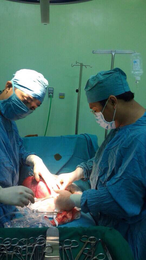 Phẫu thuật thành công cho bệnh nhân có khối u tử cung nặng gần 3kg