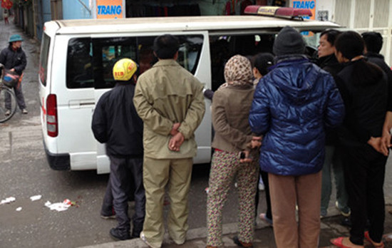 Tin tức giao thông ngày 31/1: Lao vào đám đông đi chợ Tết, 3 người nhập viện