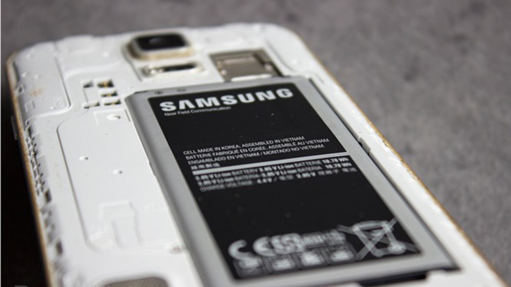 Galaxy S7 và S7 Edge có microSD, chống thấm và pin lớn hơn