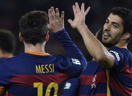 Barcelona hủy diệt Valencia: Song tấu Messi và Suarez     