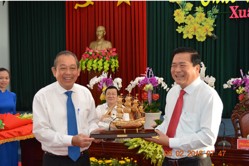 Chủ tịch nước Trương Tấn Sang, Chánh án TANDTC Trương Hòa Bình chúc Tết Đảng bộ và nhân dân tỉnh Long An