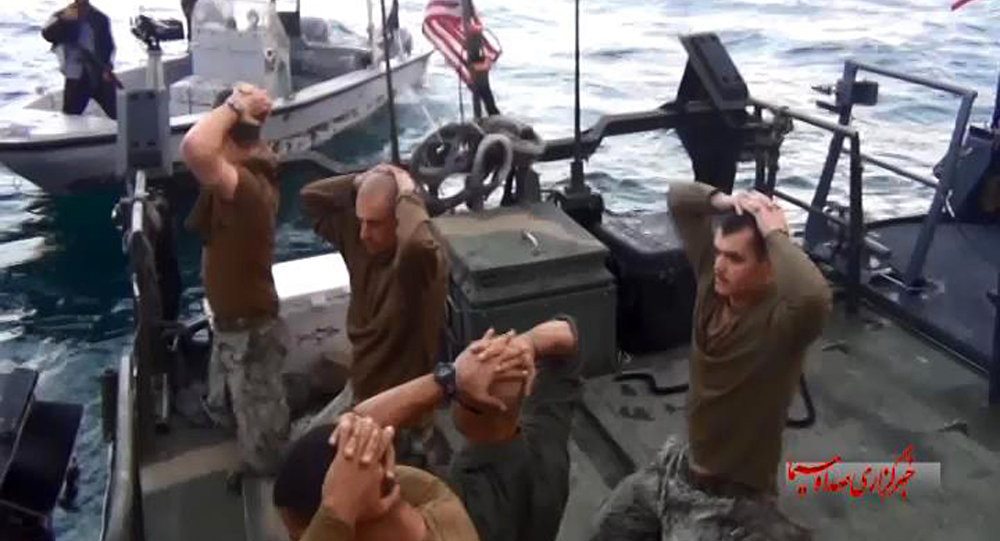 Iran bất ngờ công bố ảnh thủy thủ Mỹ bị bắt giữ đang khóc ở Vịnh Persian 