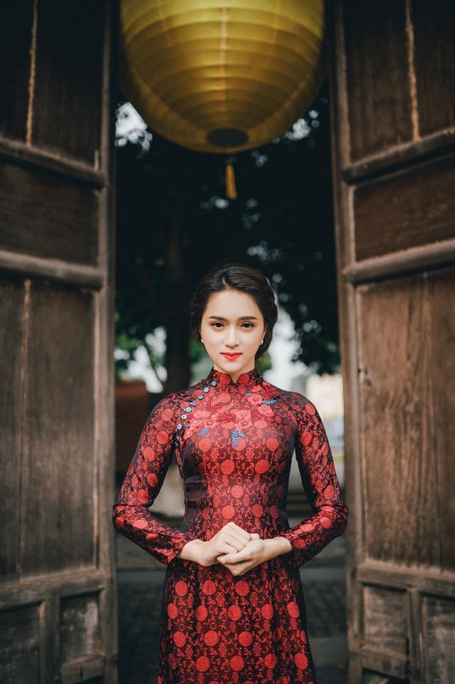 Hương Giang Idol tình tứ với 