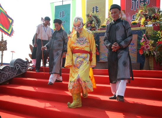 Tái hiện hình ảnh vua Lê đi cày trong lễ hội Tịch Điền