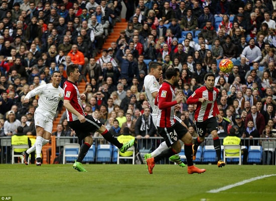 Thắng Athletic, Real Madrid phả hơi nóng vào gáy Barca