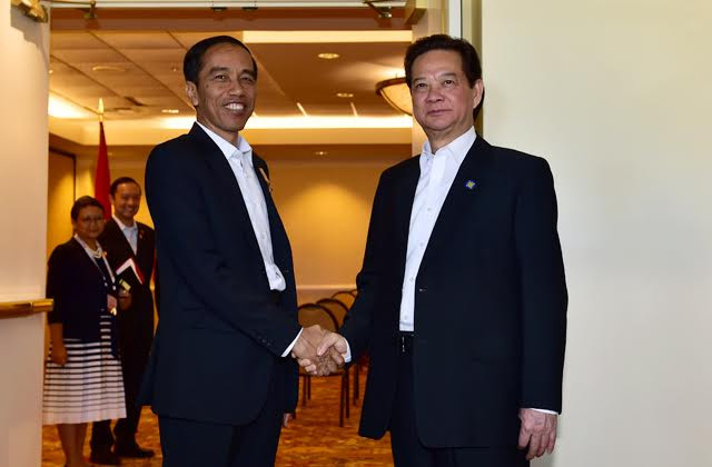 Thủ tướng Nguyễn Tấn Dũng tiếp xúc song phương với Thủ tướng Thái Lan và Tổng thống Indonesia