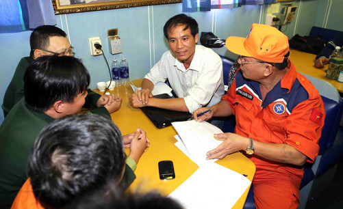 Đà Nẵng: Đưa 20 thuyền viên gặp nạn về đất liền an toàn