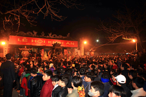 Hàng vạn người dự lễ khai ấn đền Trần năm 2016 