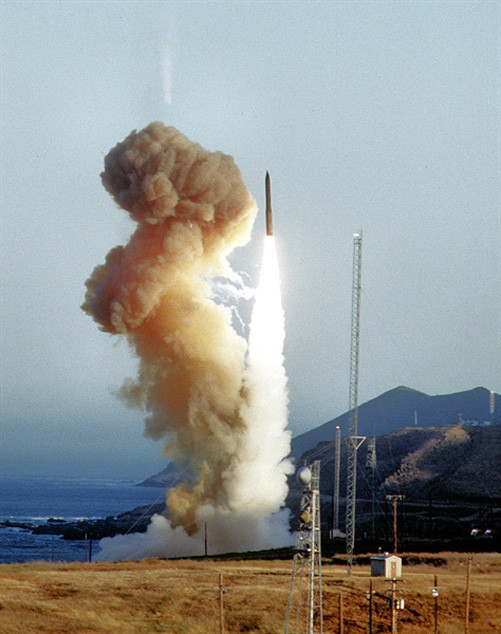 Không quân Mỹ phóng thử tên lửa xuyên lục địa Minuteman 3 