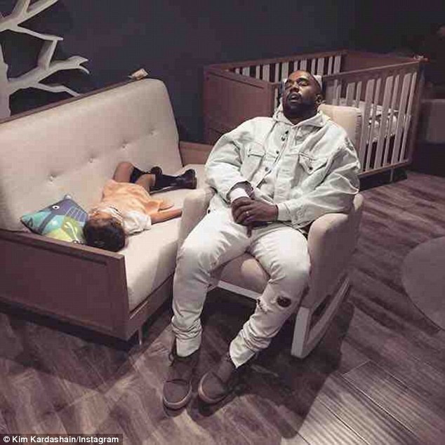 Kim Kardashian bất ngờ khoe ảnh con trai