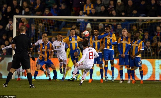 M.U thắng Shrewsbury, Van Gaal thở phào