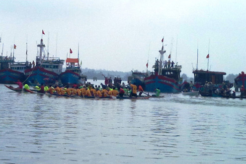Ngư dân miền Trung tưng bừng lễ hội cầu Ngư