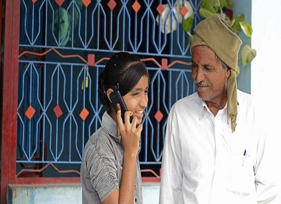 Kỳ lạ: Ngôi làng cấm gái chưa chồng dùng điện thoại di động 